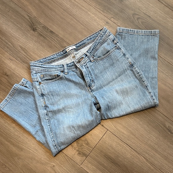 Women’s Lee size 8P jean capris - Picture 1 of 4